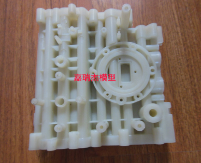 手板制作選擇機器加工還是人工加工？